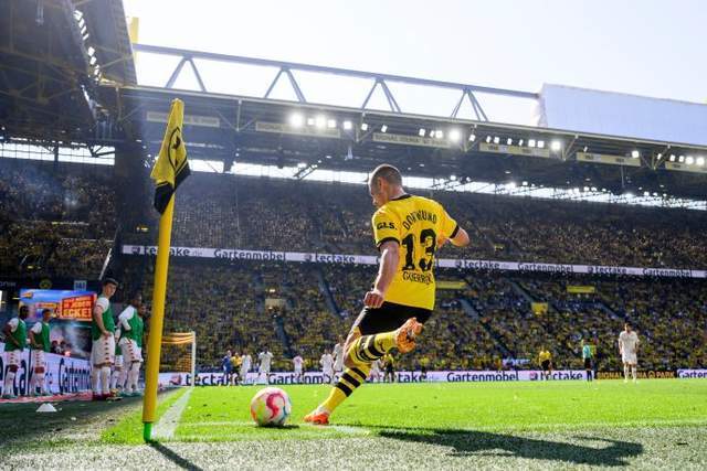  AC米兰定位球战术奏效，吉鲁头槌破门打破僵局