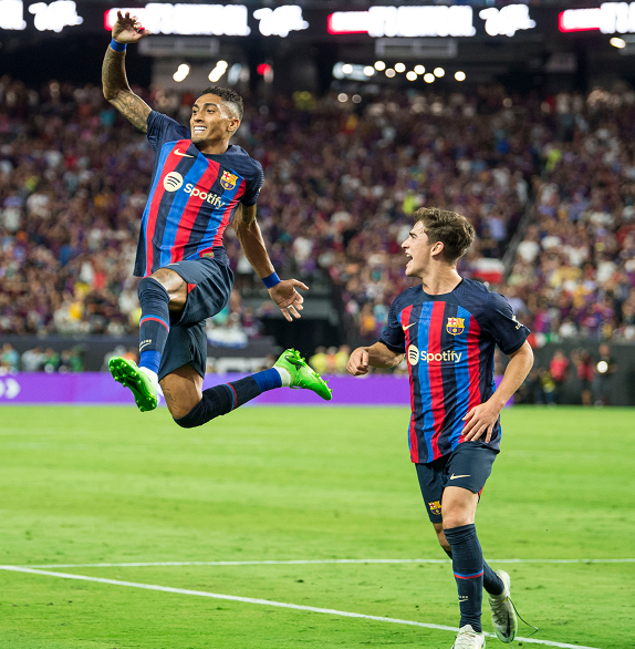  里昂德比战火药味十足，双方球员共领六张黄牌  